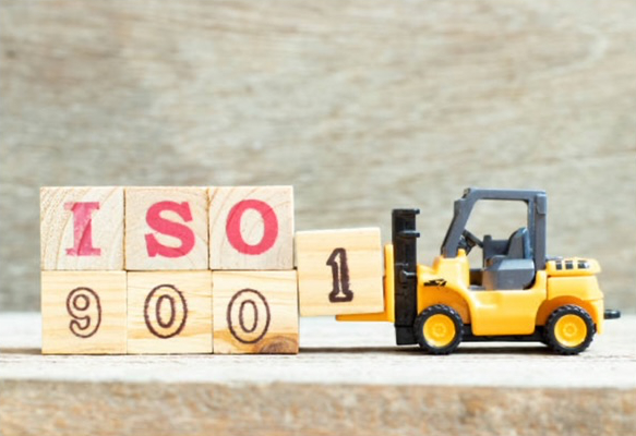 ISO 9001 wooden blocks with toy digger